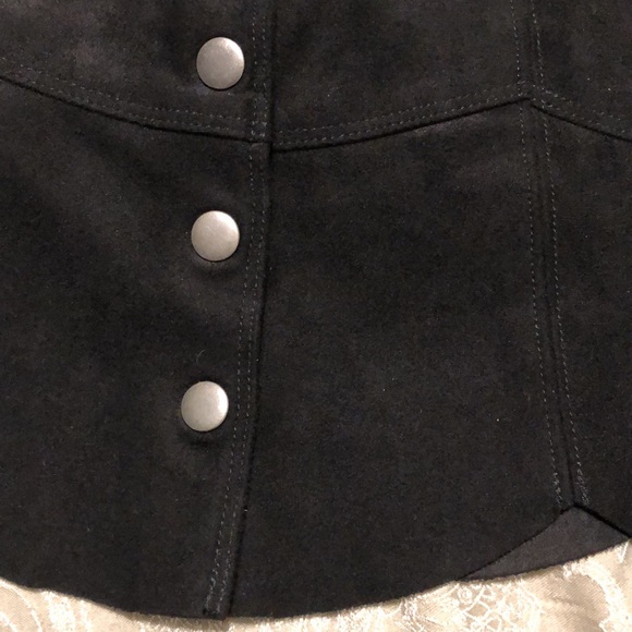 Scalloped edge, faux suede, skirt - Picture 3 of 4